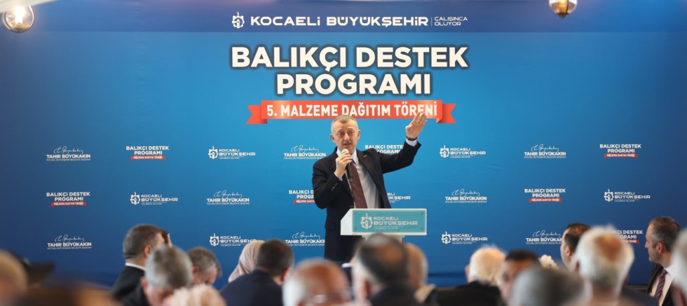 Balıkçının umudu denizde, Büyükşehir yanında
