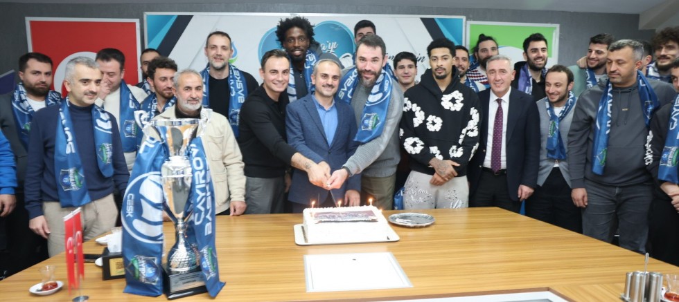 Başkan Çiftçi, şampiyon kadroyla bir araya geldi