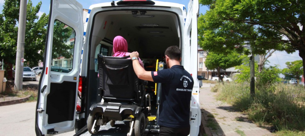 Bir rampa, iki hayat; “Engelsiz Taksi” umut oluyor