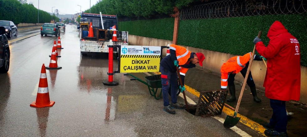 Büyükşehir’den sağanak sonrası yoğun çalışma