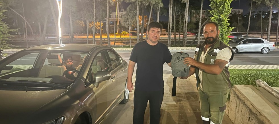 Büyükşehir personelinden örnek davranış