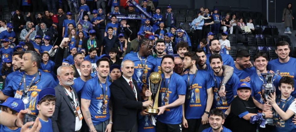 Çayırova Belediyesi, şampiyonluk kupasına kavuştu