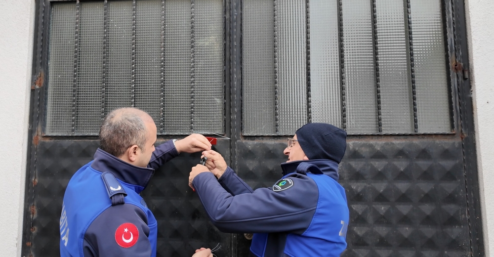 Çayırova Zabıtası, halk sağlığını  hiçe sayan işletmeyi mühürledi