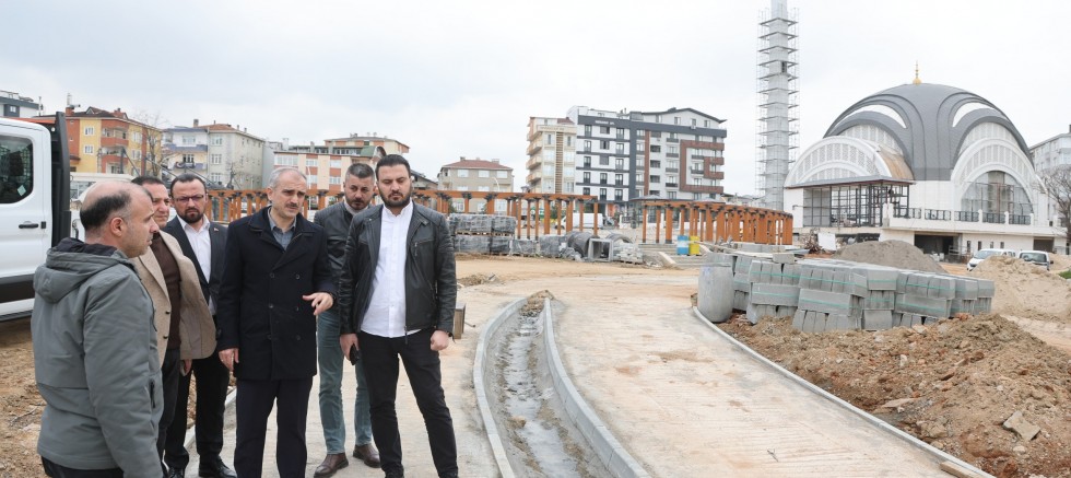 Çiftçi, kent meydanındaki çalışmaları inceledi