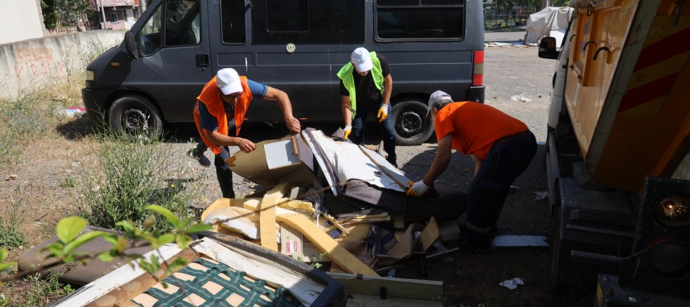 Darıca'da atıkları gelişi güzel bırakmayın, arayın gelip alalım!