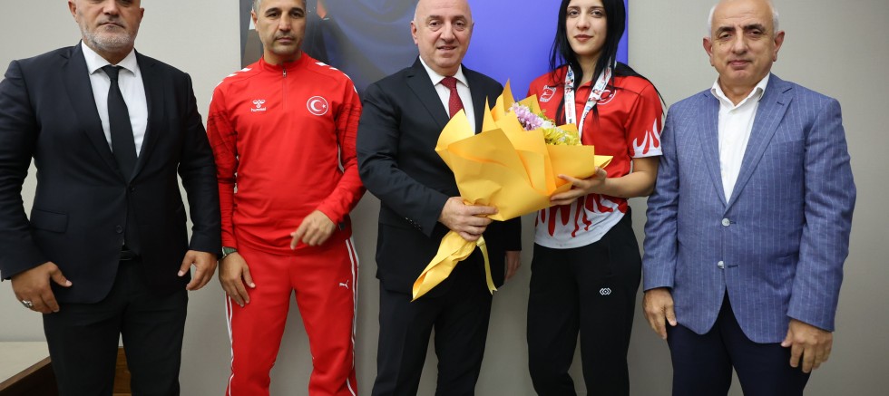 Darıca’nın Dünya Şampiyonu ödüllendirildi