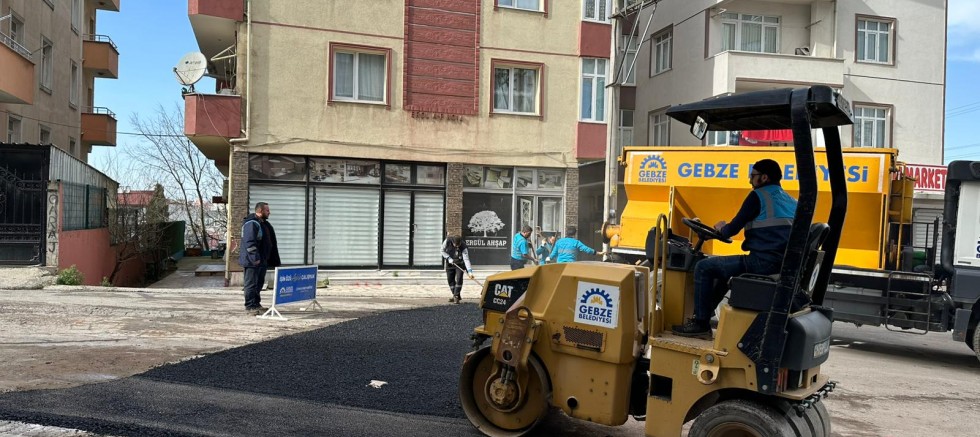 GEBZE BELEDİYESİ ASFALT YAMA ÇALIŞMALARINA DEVAM EDİYOR