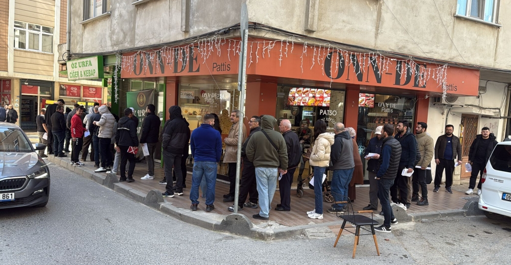 Gebze'de Şoförler günlerdir APP plakaların yenilenmesi için kuyrukta