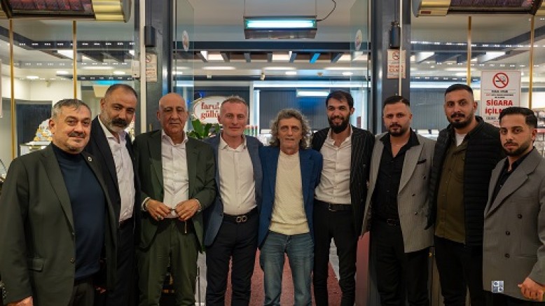 Gebze’de Vefa Sofrası: Aydın Hacıosmanoğlu merhum Babası İçin İftar sofrası açtı