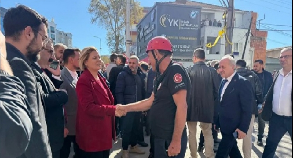 İzmit Belediye Başkanı Fatma Kaplan Hürriyet, Büyükşehir Belediyesine sert tepki 