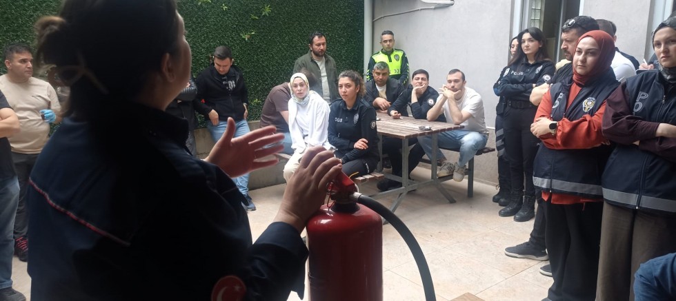 Kocaeli İtfaiyesi’nden polislere yangın eğitimi