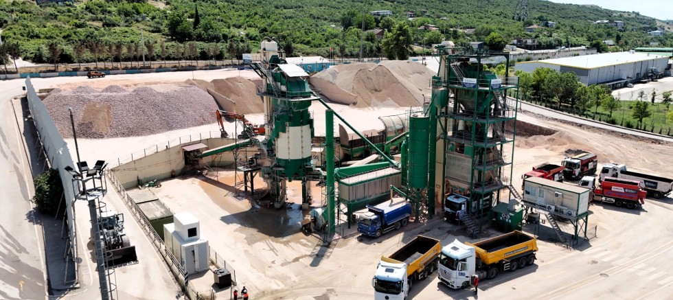 Kocaeli’nin yollarında Büyükşehir'in kendi üretimi asfalt kullanılıyor