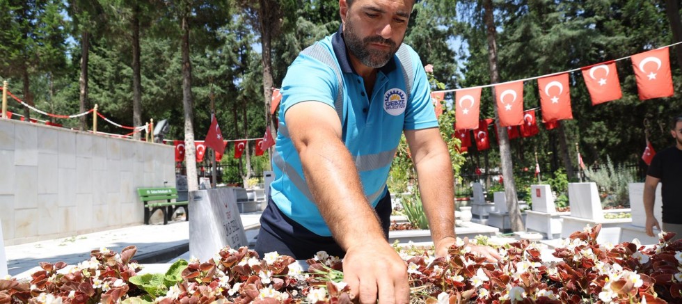 Mezarlık ve Şehitliklerde Kapsamlı Bakım Çalışması