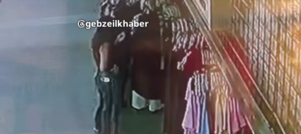 Müşteri kılığında geldiler, askılardaki ürünleri poşetlere doldurup gittiler