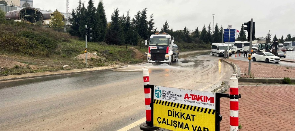 Rekor yağışa canla başla mücadele