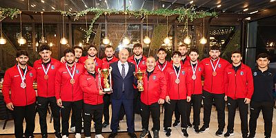 Başkan Büyükgöz’den Güreş Takımına Tebrik