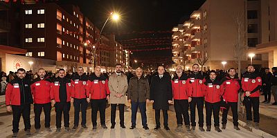 Başkan Büyükgöz, deprem şehitlerini anma programına katıldı. 