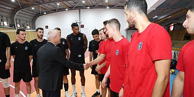 Başkan Büyükgöz, Gebze Belediyesi Voleybol Takımıyla Bir Araya Geldi
