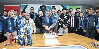 Başkan Çiftçi, şampiyon kadroyla bir araya geldi