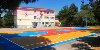 Büyükşehir’le okullar spor alanlarına kavuşuyor