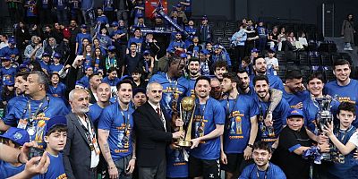 Çayırova Belediyesi, şampiyonluk kupasına kavuştu