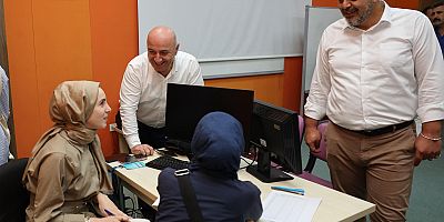 DARICA BELEDİYESİ GELECEĞE GİDEN YOLDA GENÇLERİ YALNIZ BIRAKMIYOR