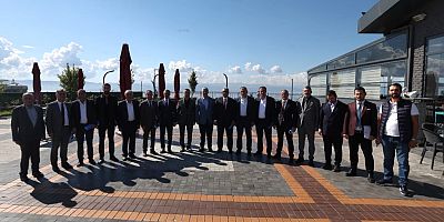 Dilovası Belediye Başkanı Ramazan Ömeroğlu muhtarlar dinledi