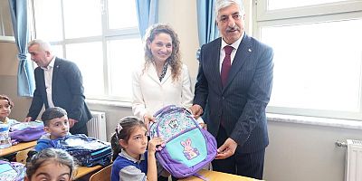 DİLOVASI’NDA EĞİTİME GÜÇLÜ DESTEK  BİRİNCİ SINIF ÖĞRENCİLERİNE ÇANTA VE KIRTASİYE DESTEĞİ