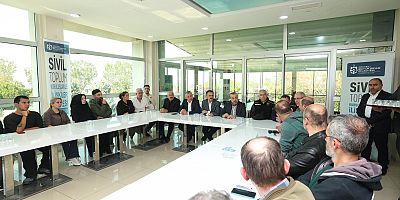 Evlerine giremeyen ailelere moral ziyareti