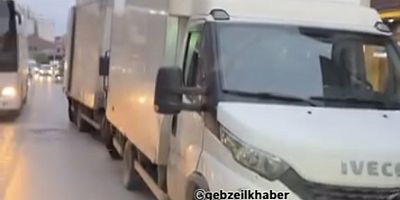 Gebze İbrahim Ağa Caddesinde yola park eden araçlar