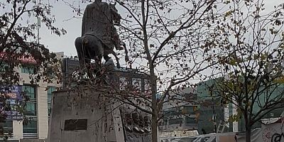 Gebze Meydandaki Atatürk Heykeli sökülüyor