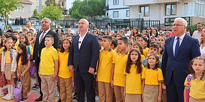 İlk ders zilinde Bıyık’tan öğrencilere destek