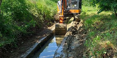 Kırsalda sulama kanalları temizleniyor   