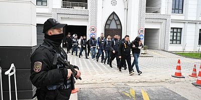 Kocaeli’de Vatandaşları 105 milyon TL dolandıran 25 kişilik çete çökertildi