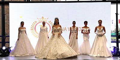Kocaeli Evlilik Fuarı'nda gelinlik defilesi büyüledi