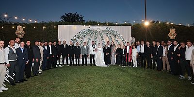 Mehmet Mamik'ten balayında sürpriz Dubai karesi