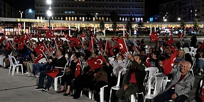Zafer meşalesi Milli İrade Meydanı’nda yakıldı