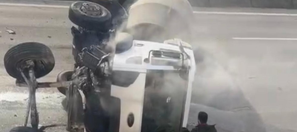 Yan yatan mikserin içinden canını zor kurtardı